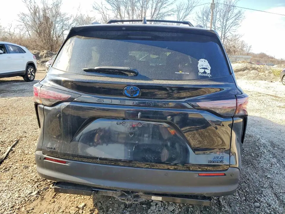 2023 TOYOTA SIENNA XSE  