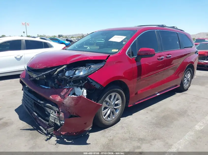 2026 TOYOTA SIENNA XLE