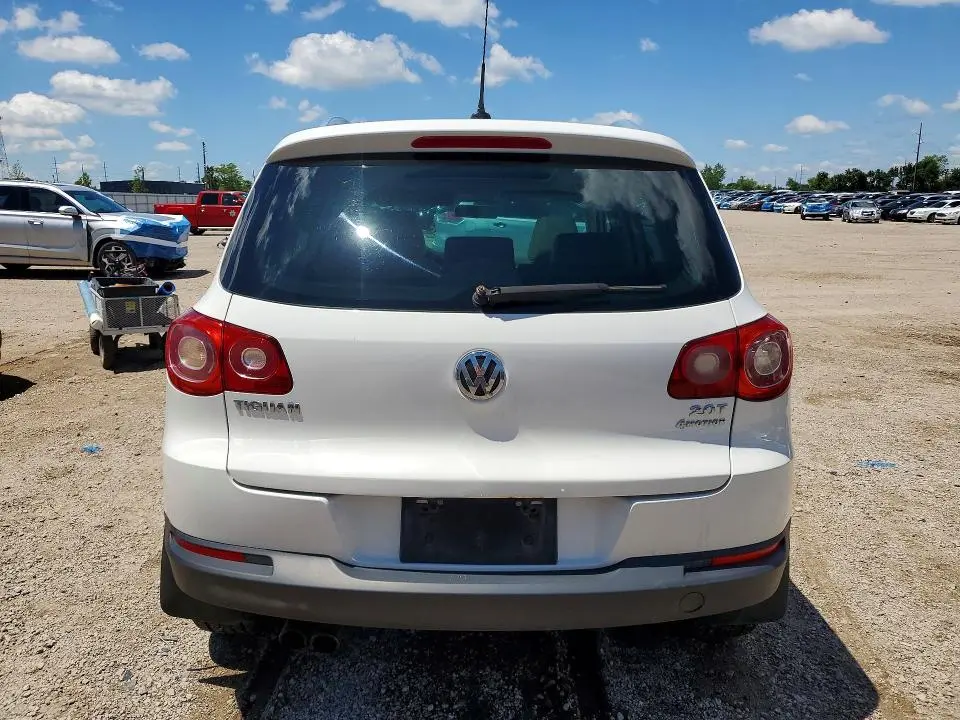 2010 VOLKSWAGEN TIGUAN SE  