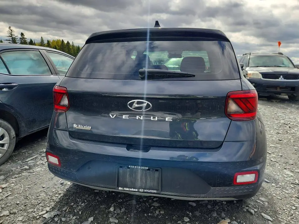 2022 HYUNDAI VENUE SE  