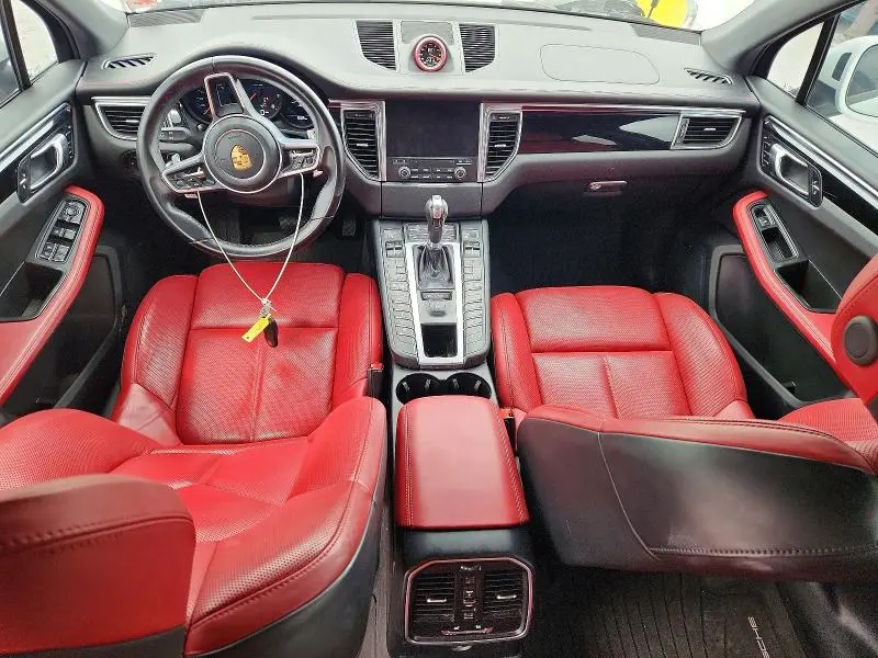 2018 PORSCHE MACAN   