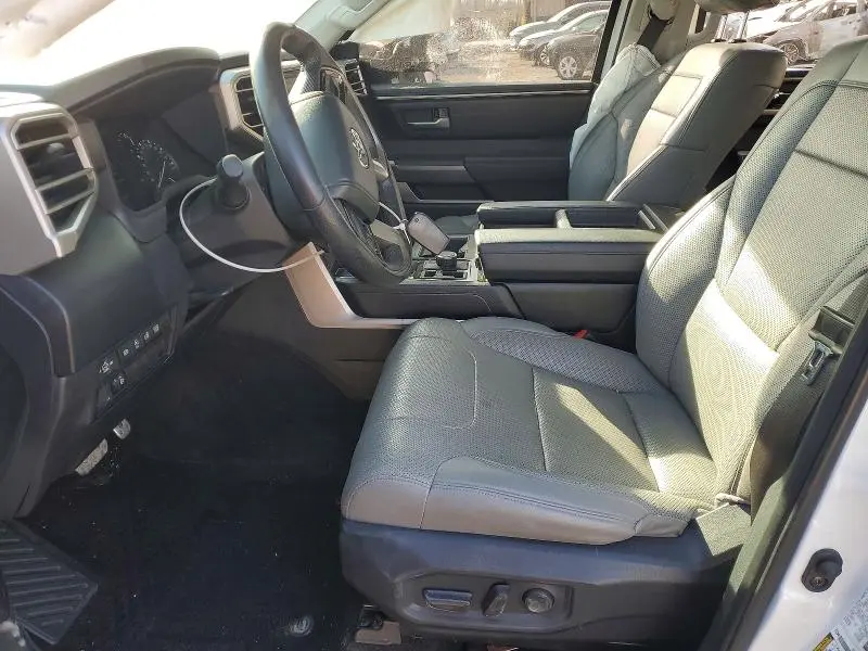 2022 TOYOTA TUNDRA SR5  