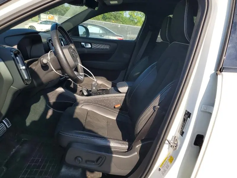 2021 VOLVO XC40 T5 R-DESIGN  