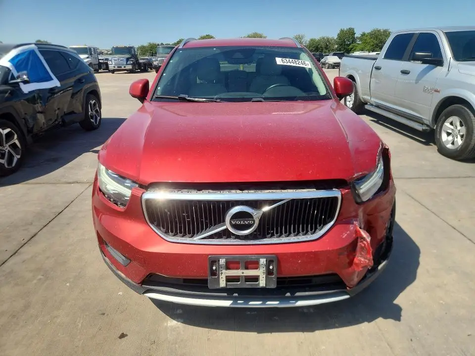 2019 VOLVO XC40 T4 MOMENTUM  