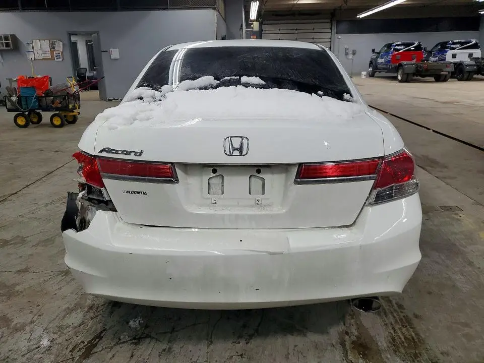 2011 HONDA ACCORD LX  