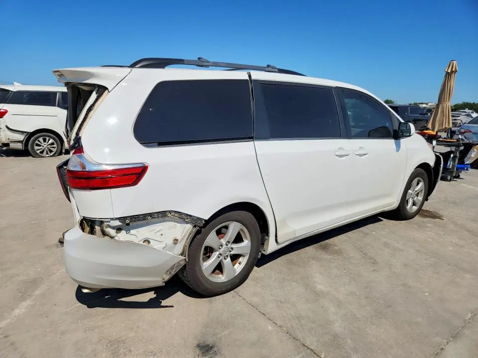 2015 TOYOTA SIENNA LE  