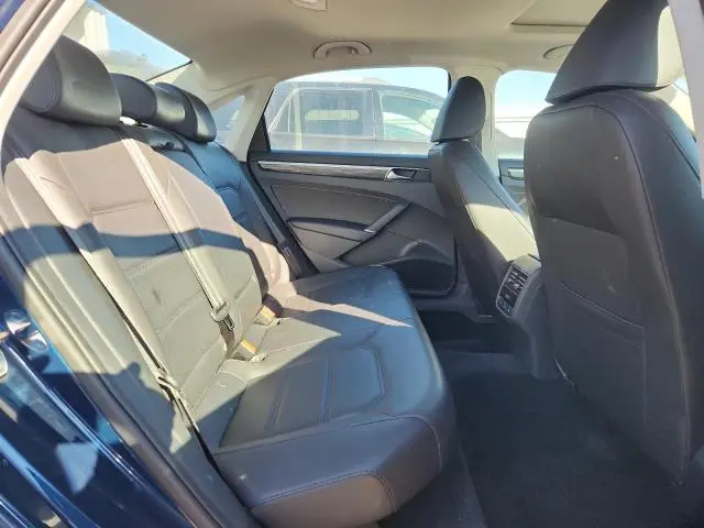 2018 VOLKSWAGEN PASSAT SE  