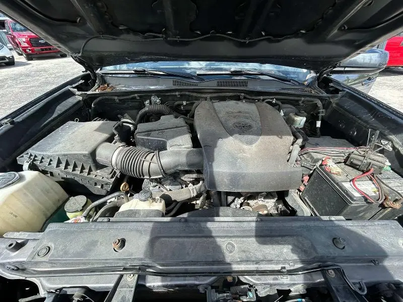 2020 TOYOTA TACOMA SR5 V6  