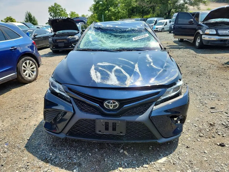 2020 TOYOTA CAMRY SE  