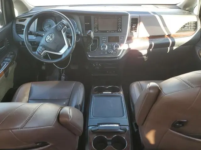 2019 TOYOTA SIENNA XLE