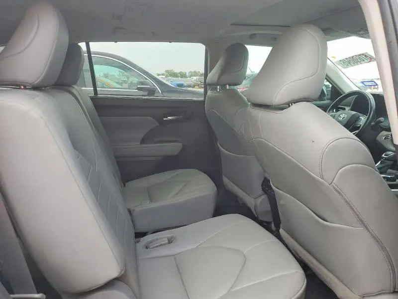 2020 TOYOTA HIGHLANDER XLE  
