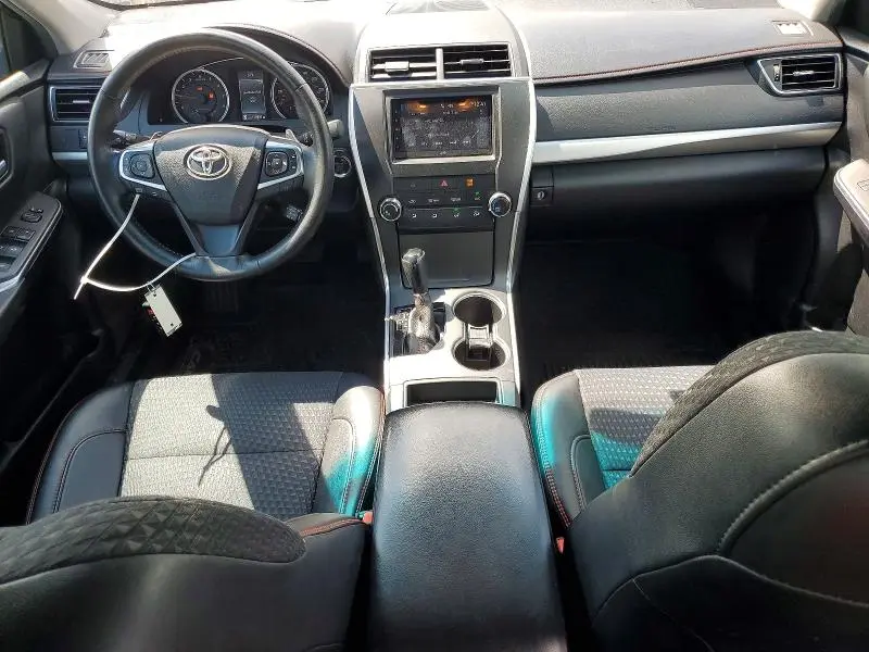 2015 TOYOTA CAMRY SE  