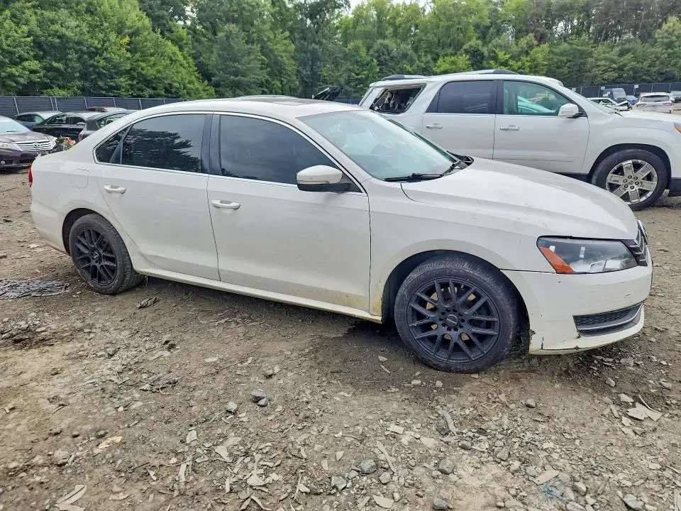 2013 VOLKSWAGEN PASSAT SE  