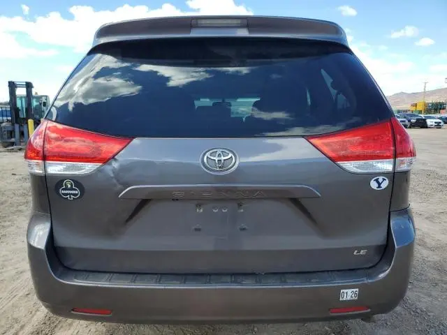 2014 TOYOTA SIENNA LE  