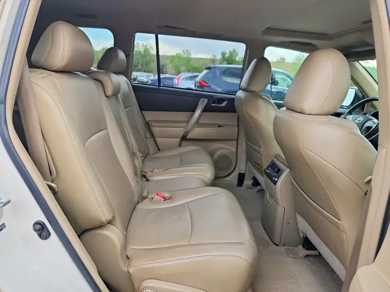 2010 TOYOTA HIGHLANDER SE  