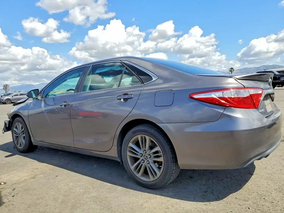 2016 TOYOTA CAMRY SE  