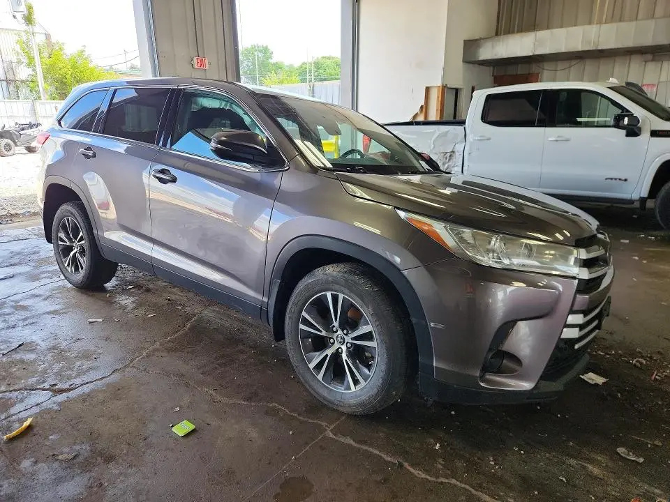 2019 TOYOTA HIGHLANDER LE  