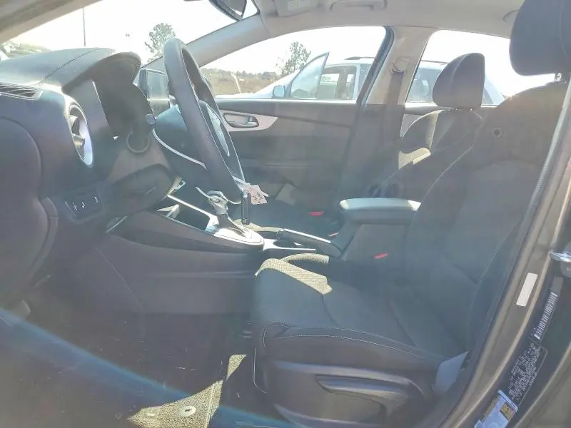 2023 KIA FORTE LX  