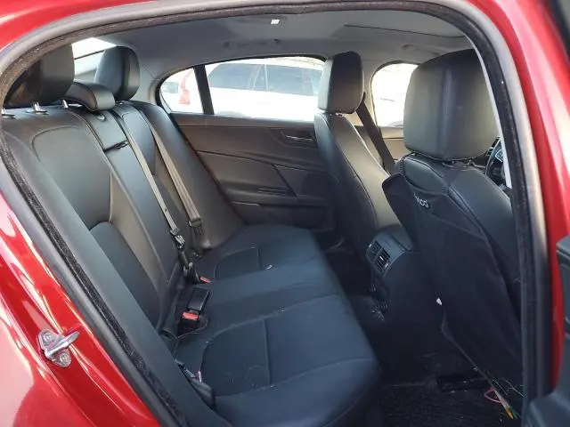 2018 JAGUAR XE PREMIUM  