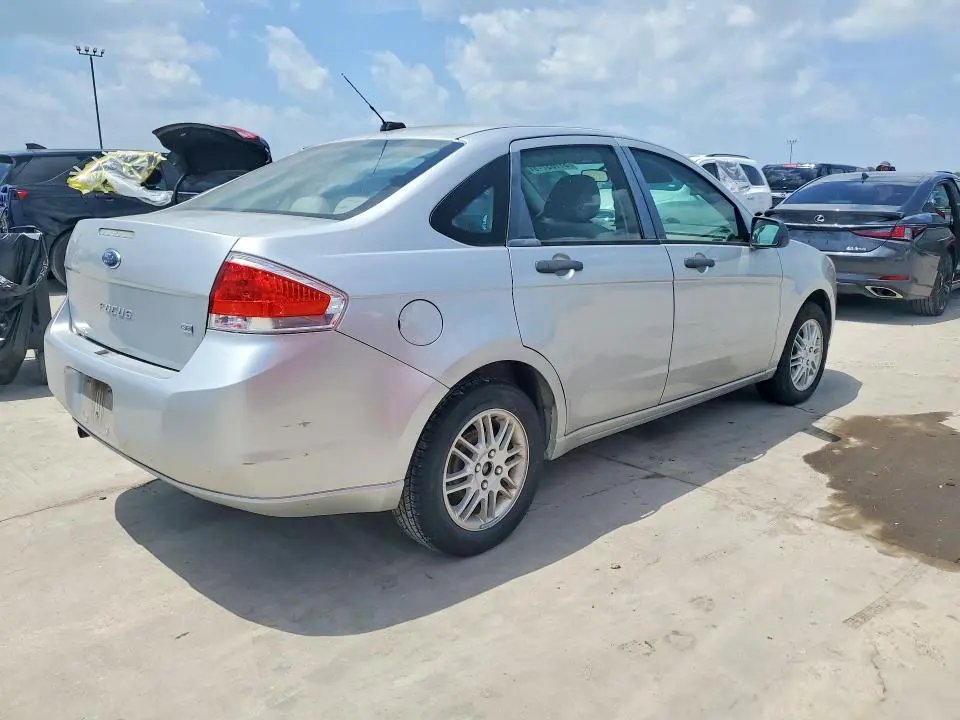2010 FORD FOCUS SE  