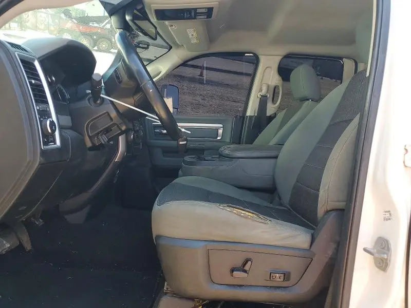 2017 RAM 1500 SLT  