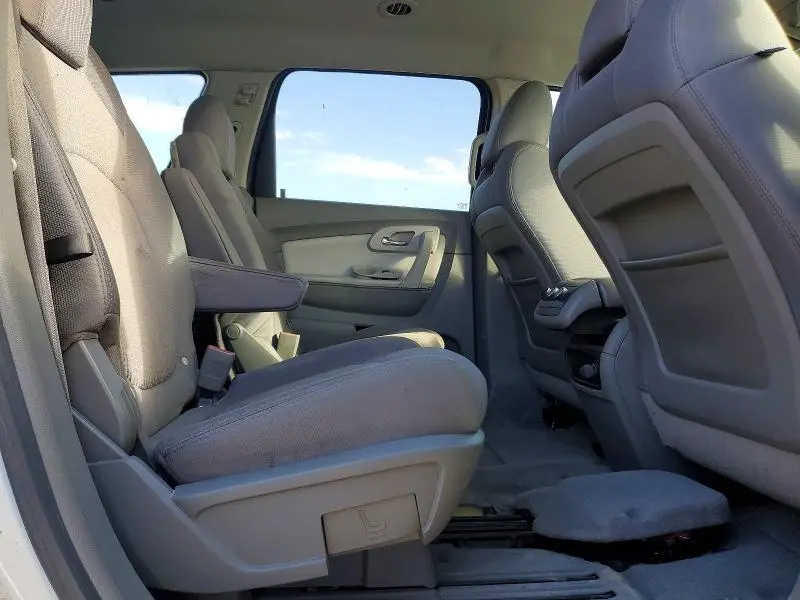 2010 CHEVROLET TRAVERSE LT  