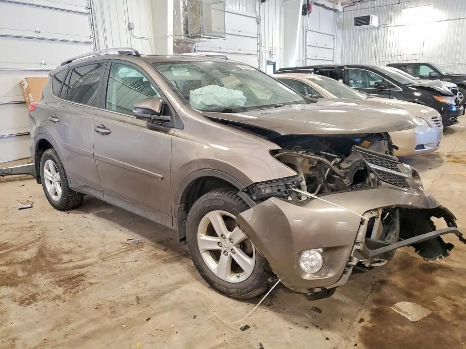 2014 TOYOTA RAV4 XLE  