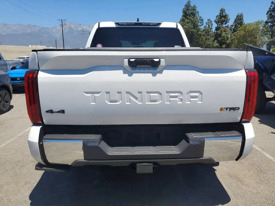 2023 TOYOTA TUNDRA SR5  