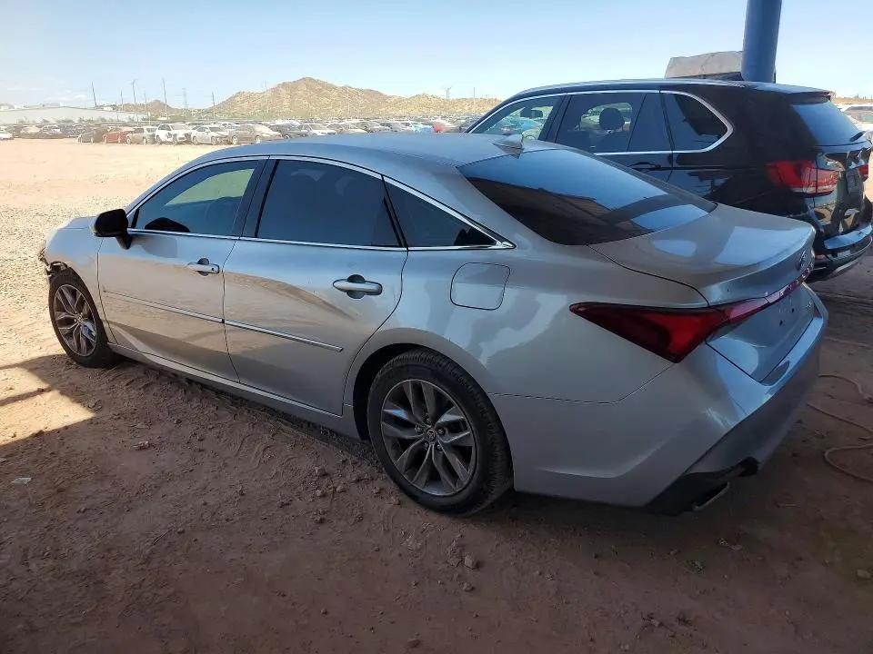 2020 TOYOTA AVALON XLE  
