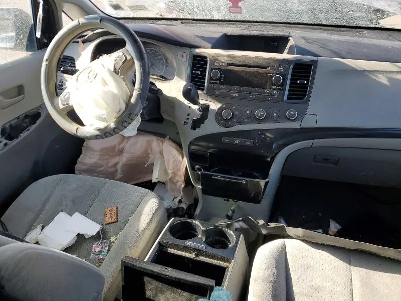 2011 TOYOTA SIENNA LE  