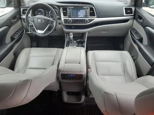 2018 TOYOTA HIGHLANDER SE  