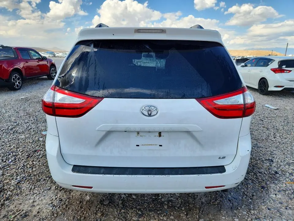 2015 TOYOTA SIENNA LE  
