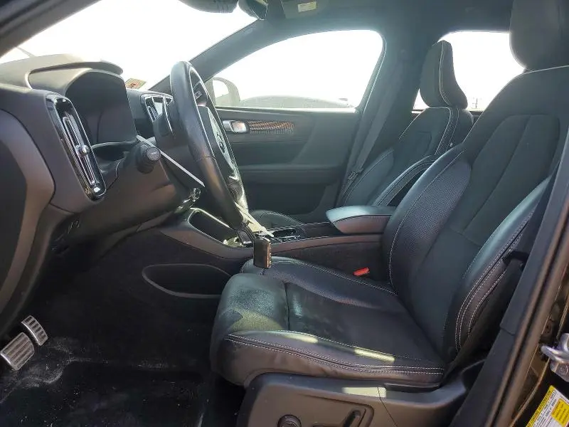 2019 VOLVO XC40 T5 R-DESIGN  