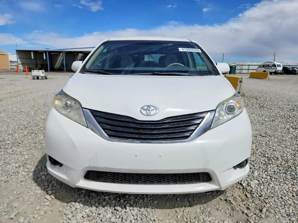 2013 TOYOTA SIENNA LE 7-PASSENGER  