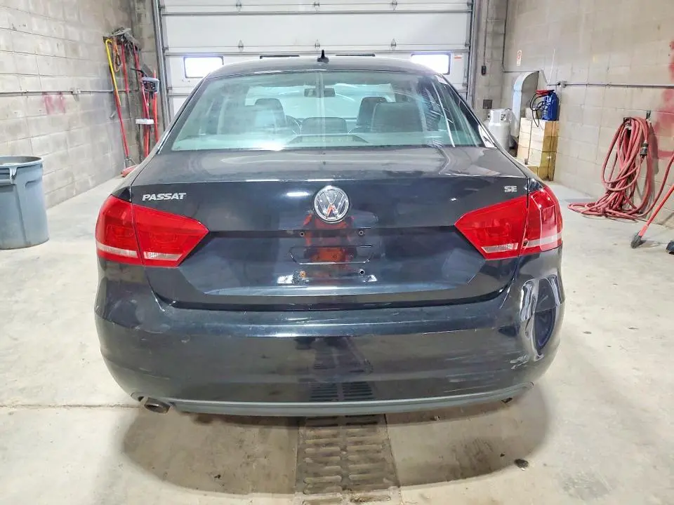 2013 VOLKSWAGEN PASSAT SE  