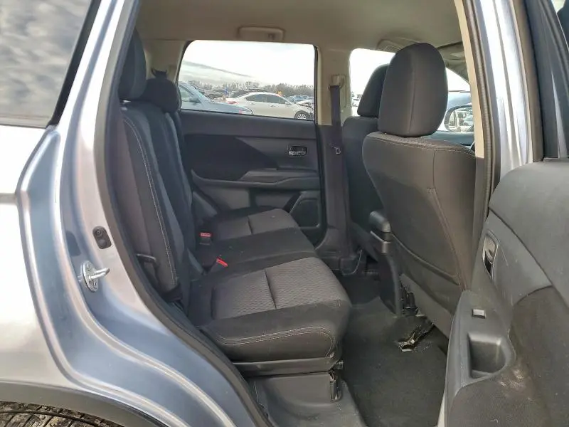 2015 MITSUBISHI OUTLANDER ES  