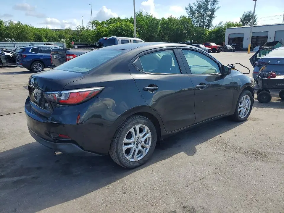 2017 TOYOTA YARIS IA BASE  