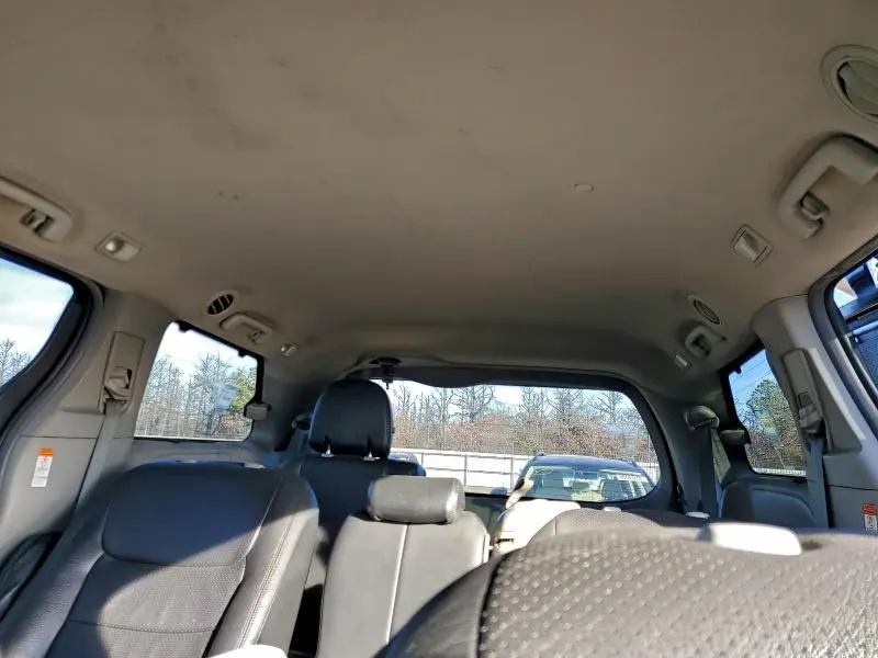 2017 TOYOTA SIENNA LE  