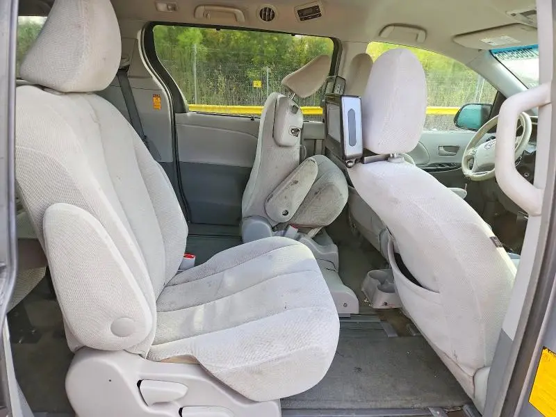 2014 TOYOTA SIENNA LE  