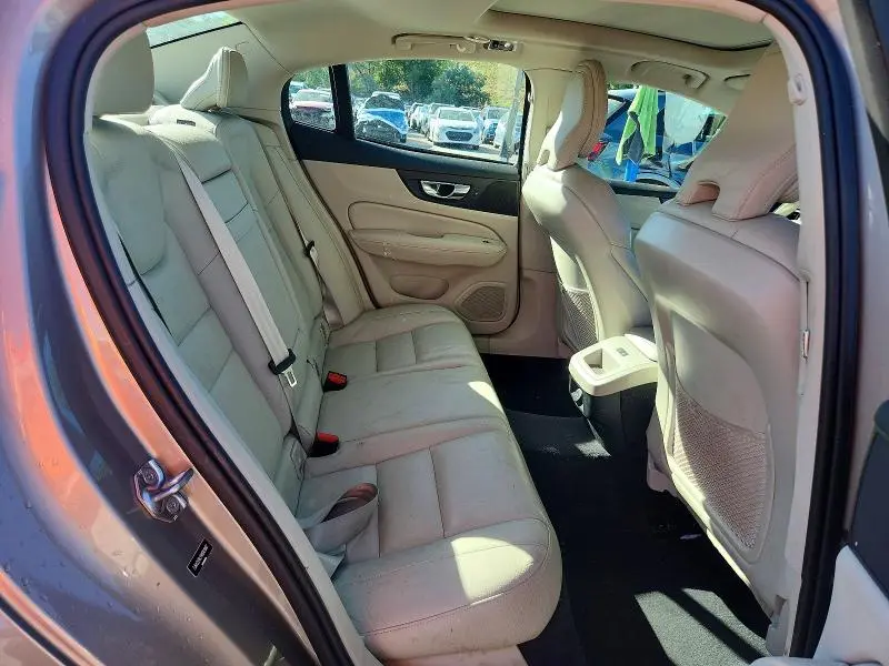 2021 VOLVO S60 T6 MOMENTUM  