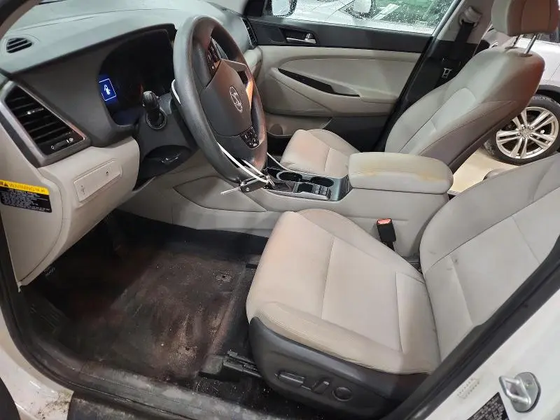 2016 HYUNDAI TUCSON SE  