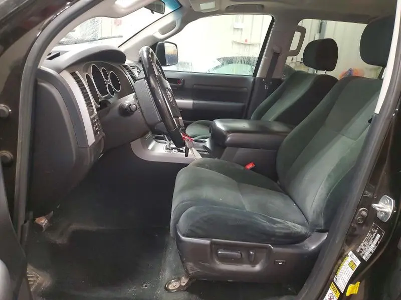 2016 TOYOTA SEQUOIA SR5  
