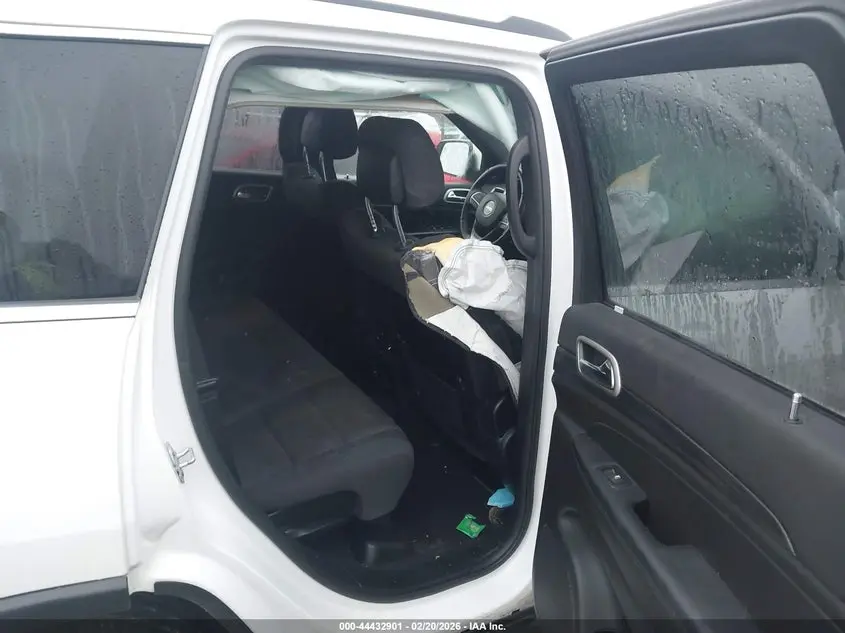 2019 JEEP GRAND CHEROKEE LAREDO E 4X4