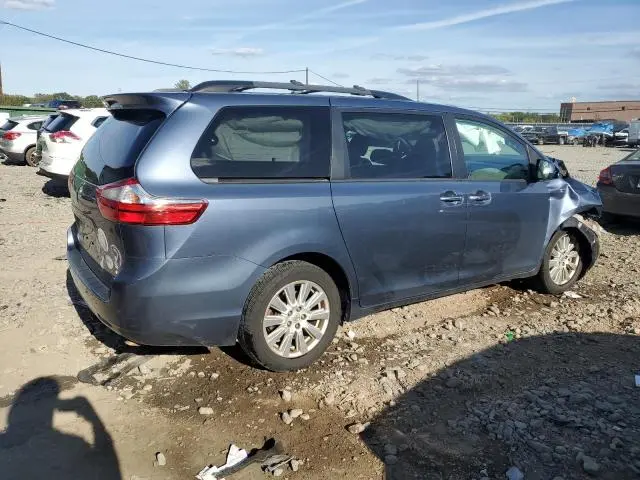 2017 TOYOTA SIENNA XLE  
