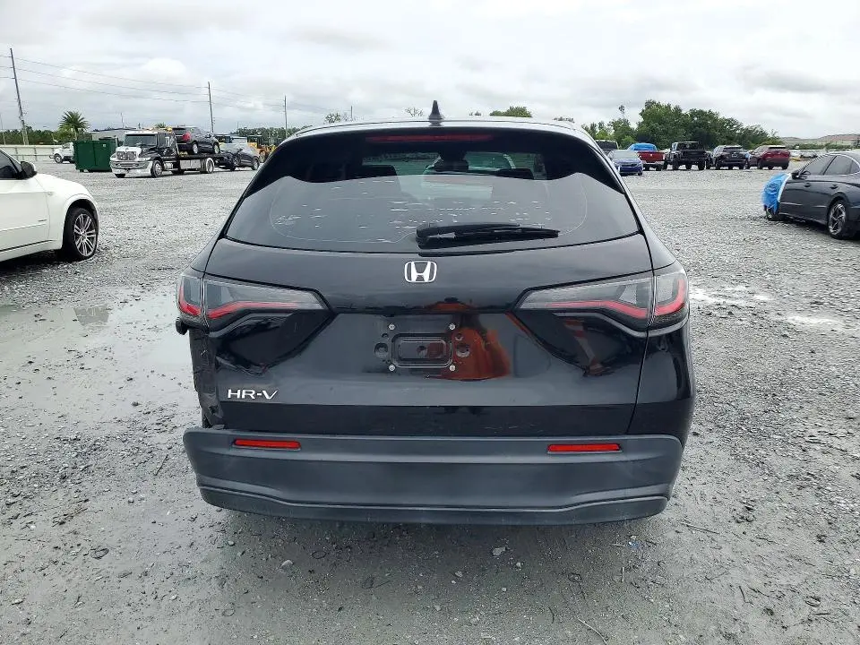 2023 HONDA HR-V LX  