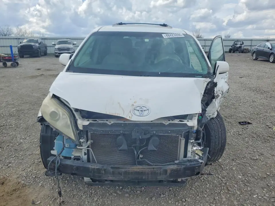 2011 TOYOTA SIENNA XLE 8-PASSENGER  