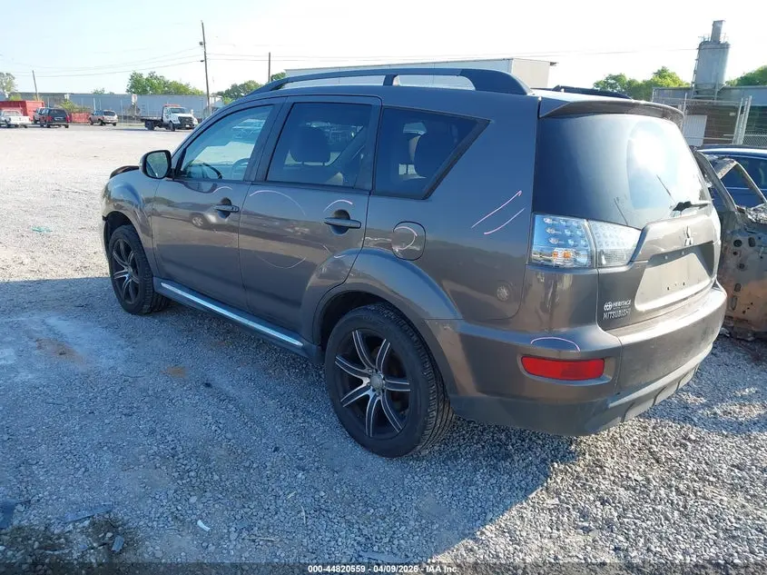 2011 MITSUBISHI OUTLANDER SE