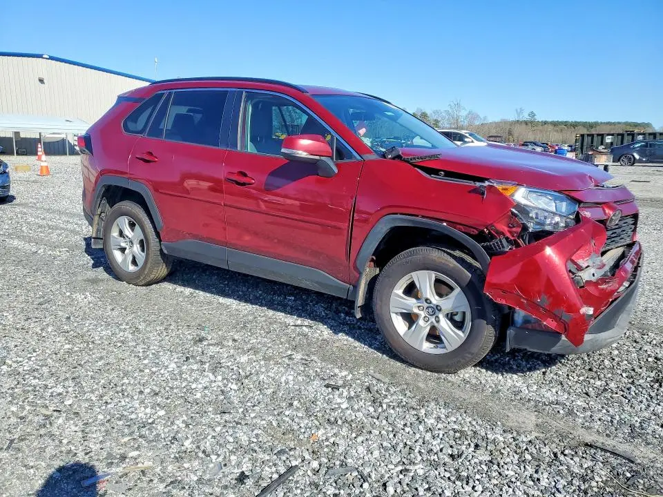 2021 TOYOTA RAV4 XLE  