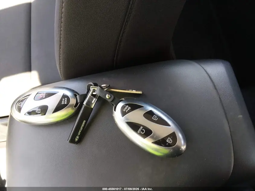 2024 HYUNDAI KONA SE