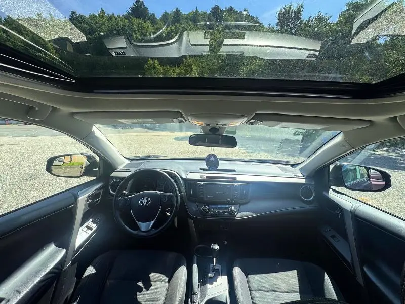2017 TOYOTA RAV4 XLE  